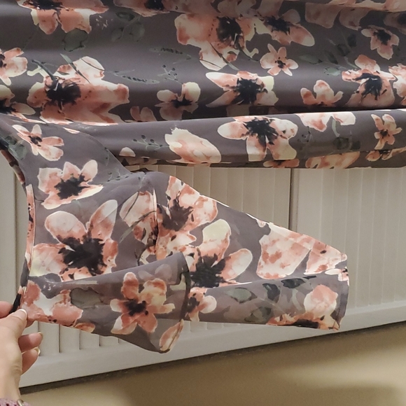 Flowy Floral Dress - Picture 3 of 14